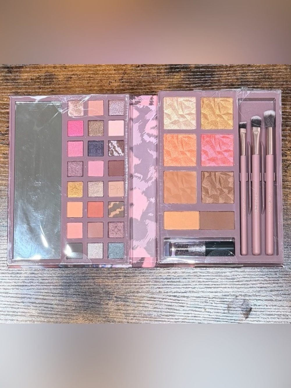 Paris Hilton RADIANT BLISS Book Palette with Mirror